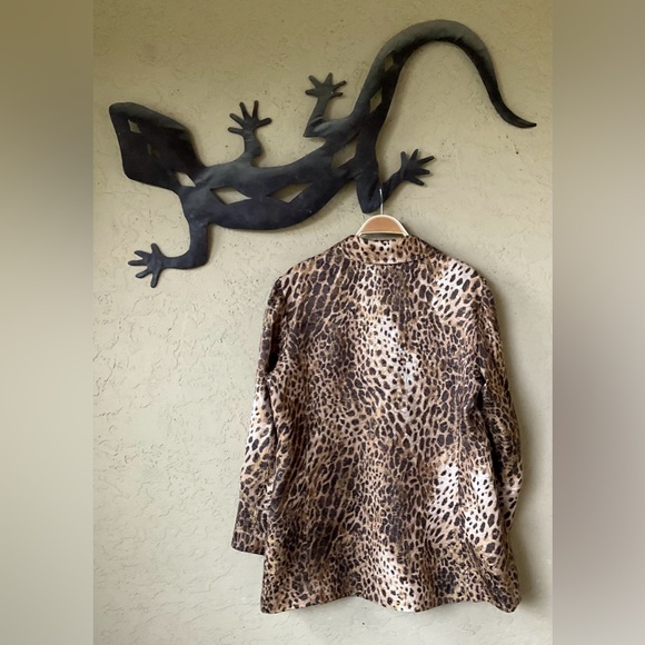 CHICO’S cheetah print light jacket - Picture 3 of 10